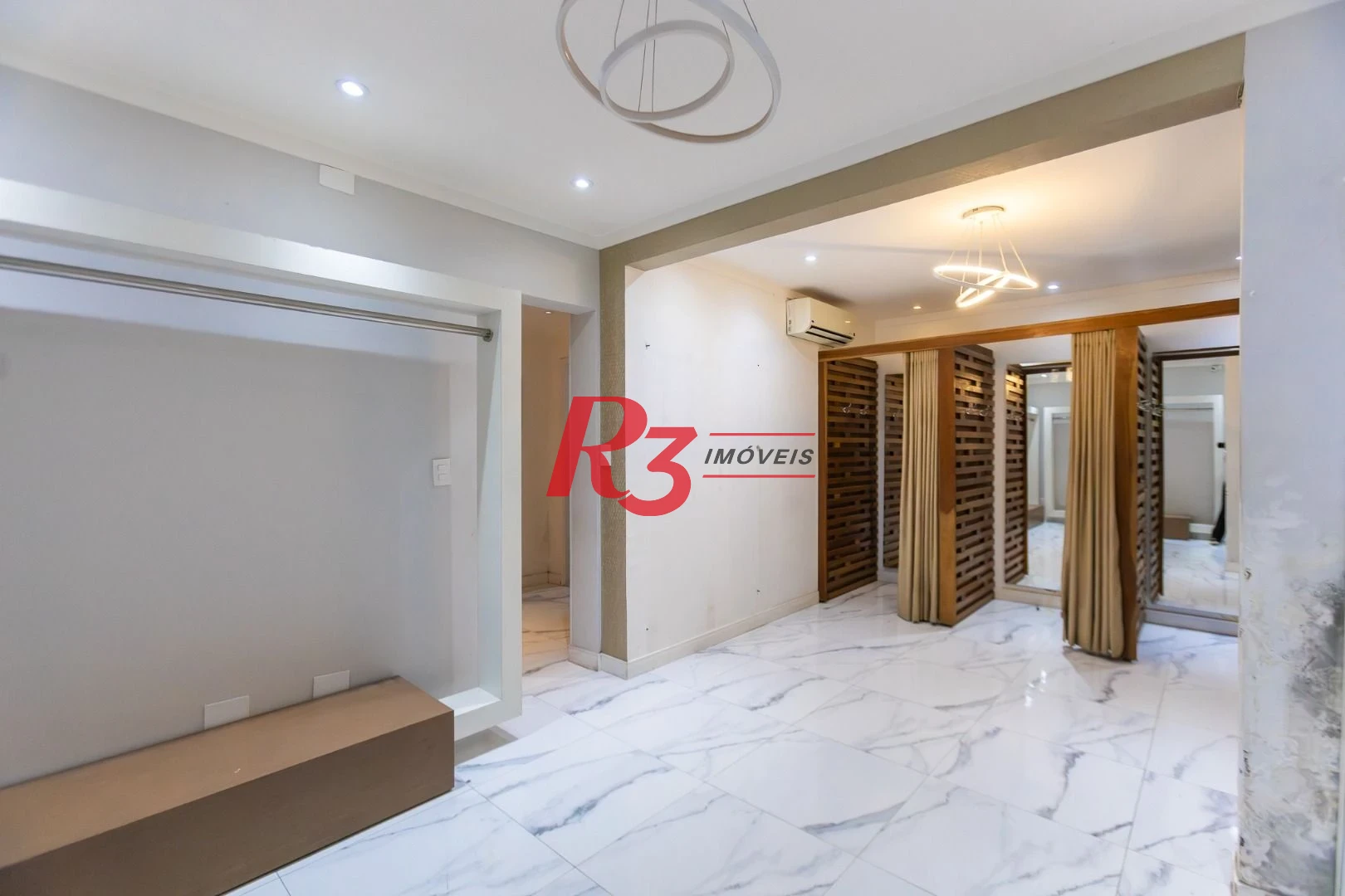 Sobrado com 3 dormitórios para alugar, 200 m² por R$ 15.000,01/mês - Gonzaga - Santos/SP