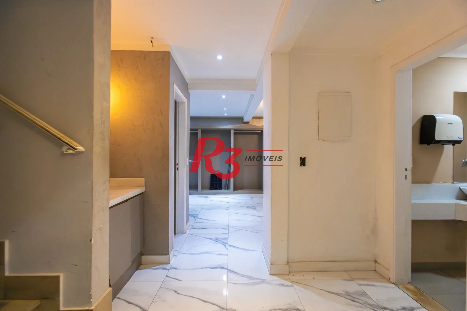Sobrado com 3 dormitórios para alugar, 200 m² por R$ 15.000,01/mês - Gonzaga - Santos/SP
