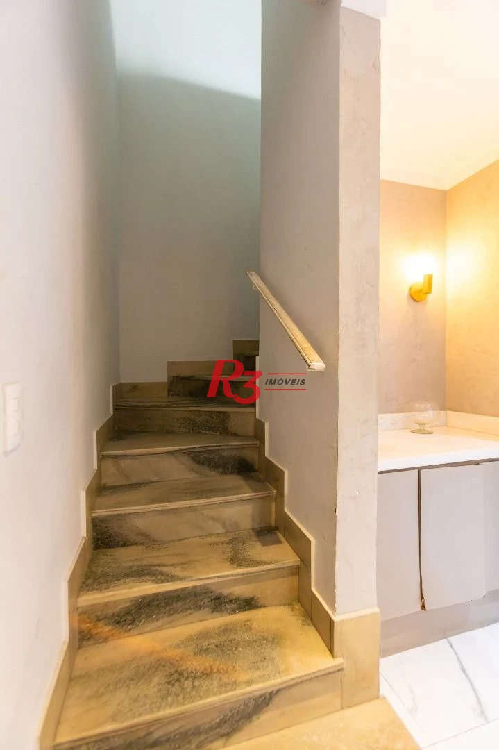 Sobrado com 3 dormitórios para alugar, 200 m² por R$ 15.000,01/mês - Gonzaga - Santos/SP