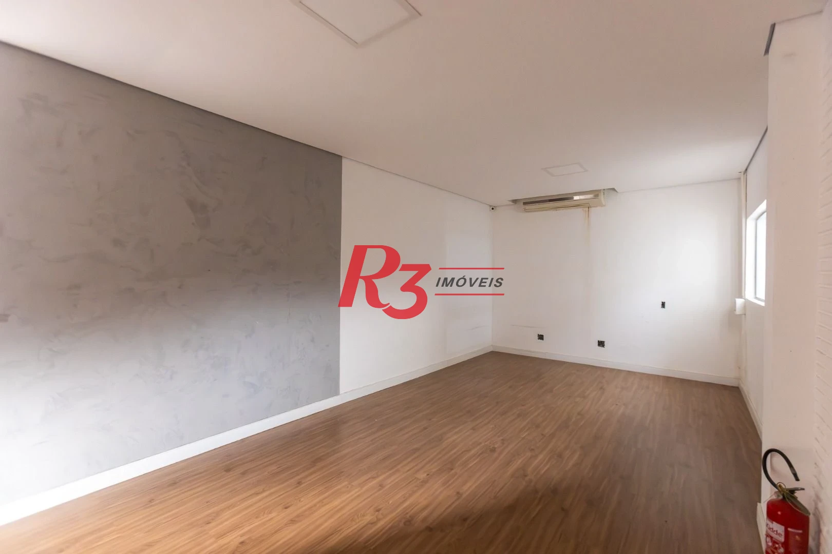 Sobrado com 3 dormitórios para alugar, 200 m² por R$ 15.000,01/mês - Gonzaga - Santos/SP