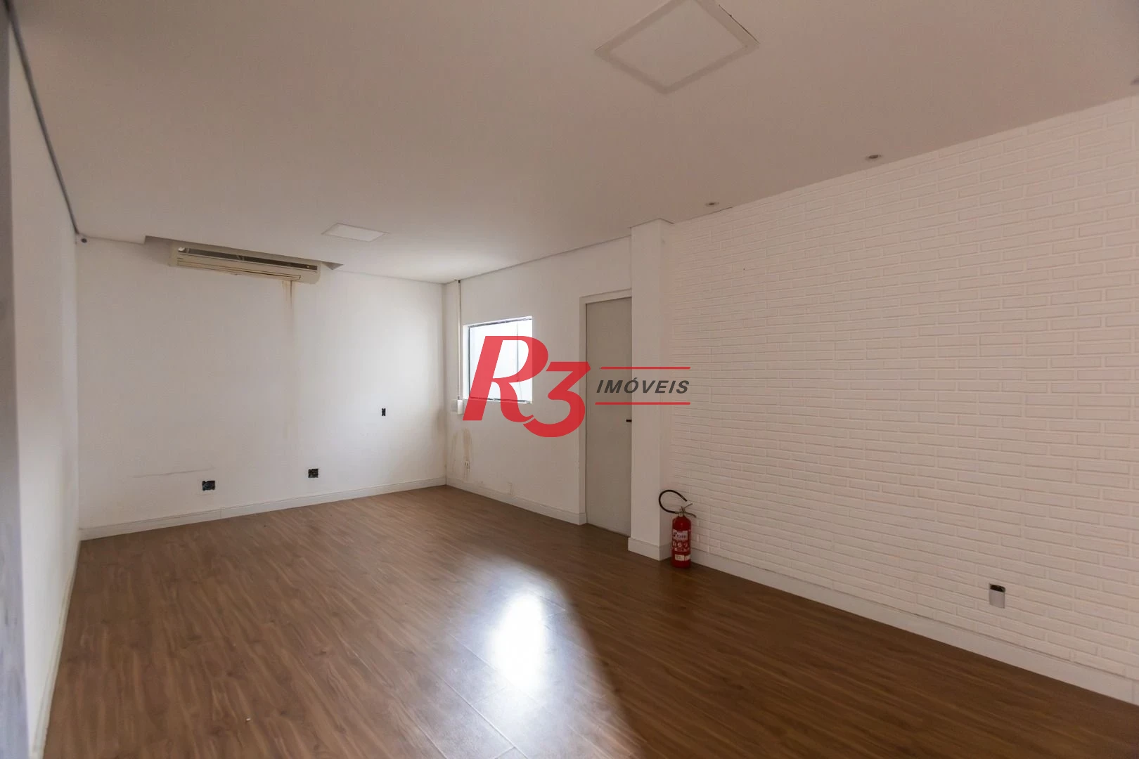 Sobrado com 3 dormitórios para alugar, 200 m² por R$ 15.000,01/mês - Gonzaga - Santos/SP