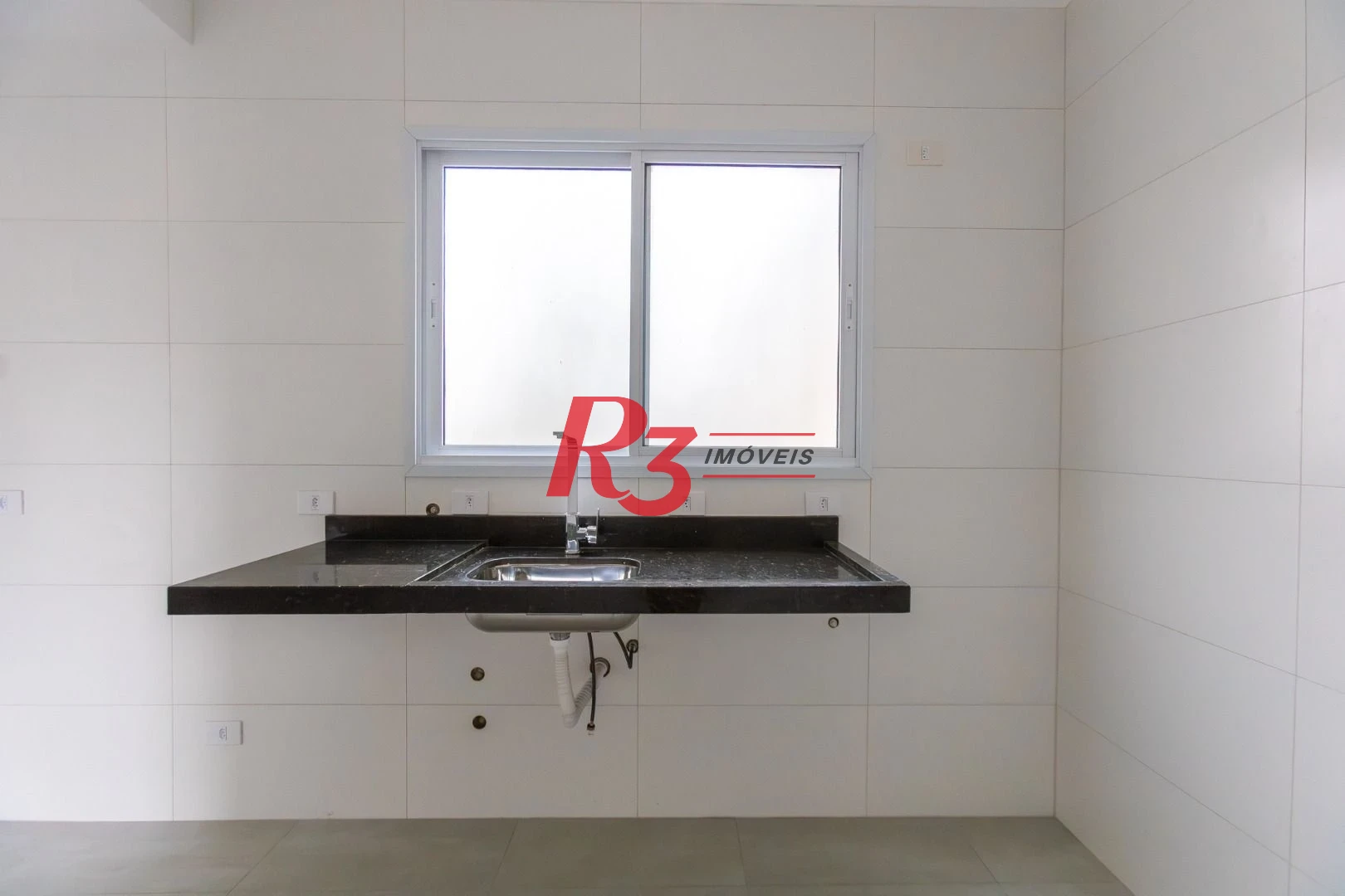 Village com 3 dormitórios à venda, 122 m² por R$ 810.000,00 - Aparecida - Santos/SP