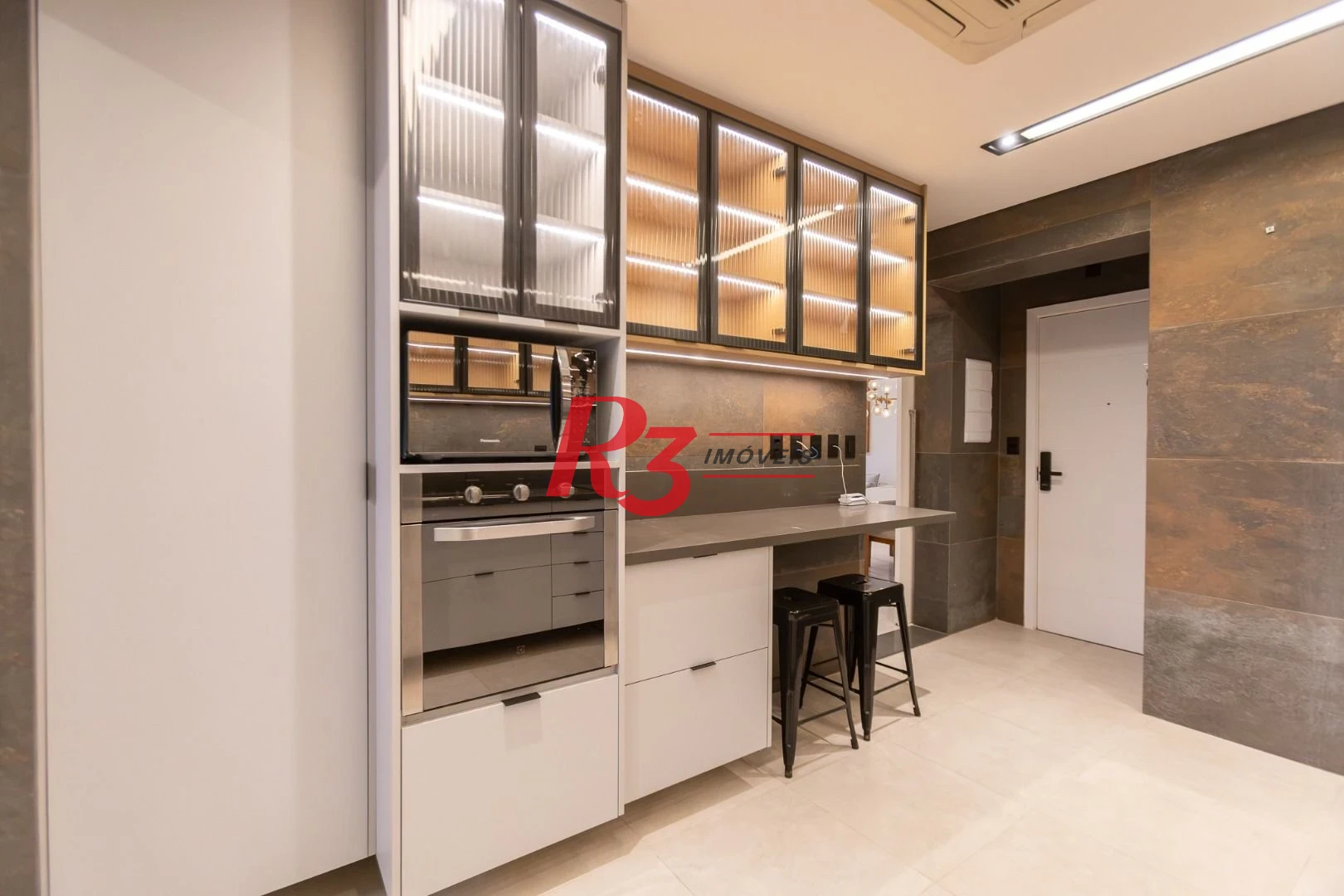 Apartamento com 3 dormitórios para alugar, 115 m² por R$ 13.000,02/mês - Embaré - Santos/SP