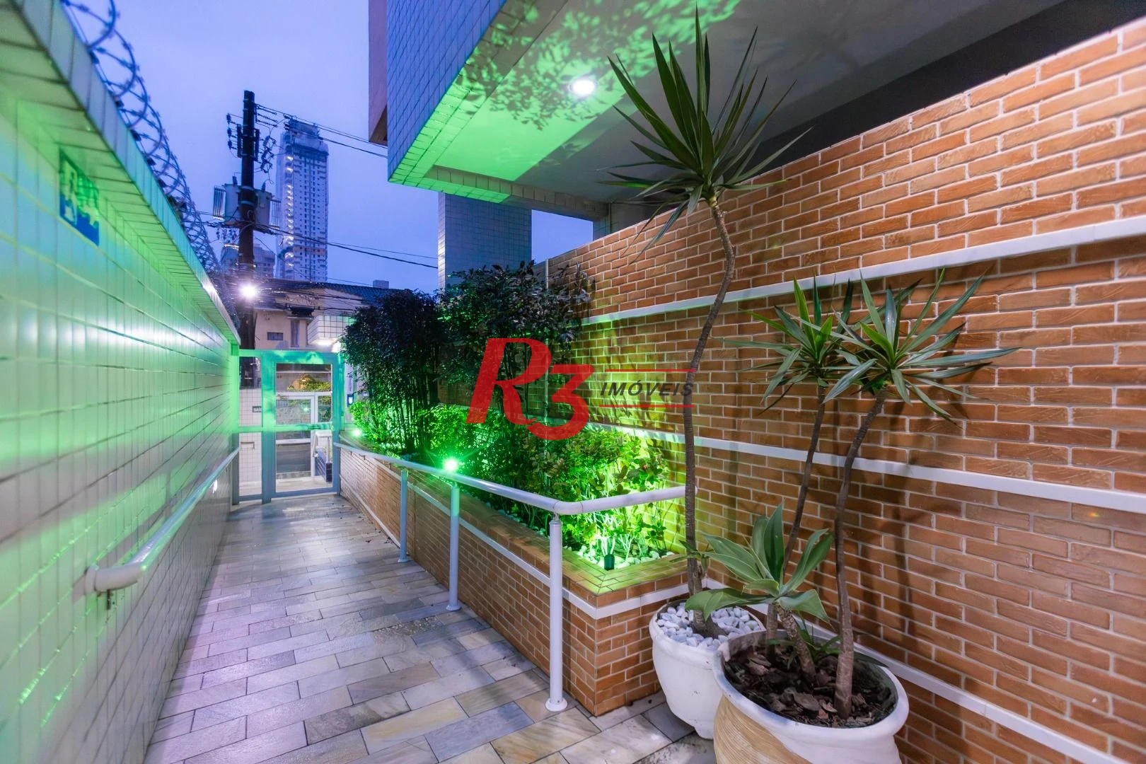 Apartamento com 3 dormitórios à venda, 248 m² por R$ 1.000.000,00 - Marapé - Santos/SP