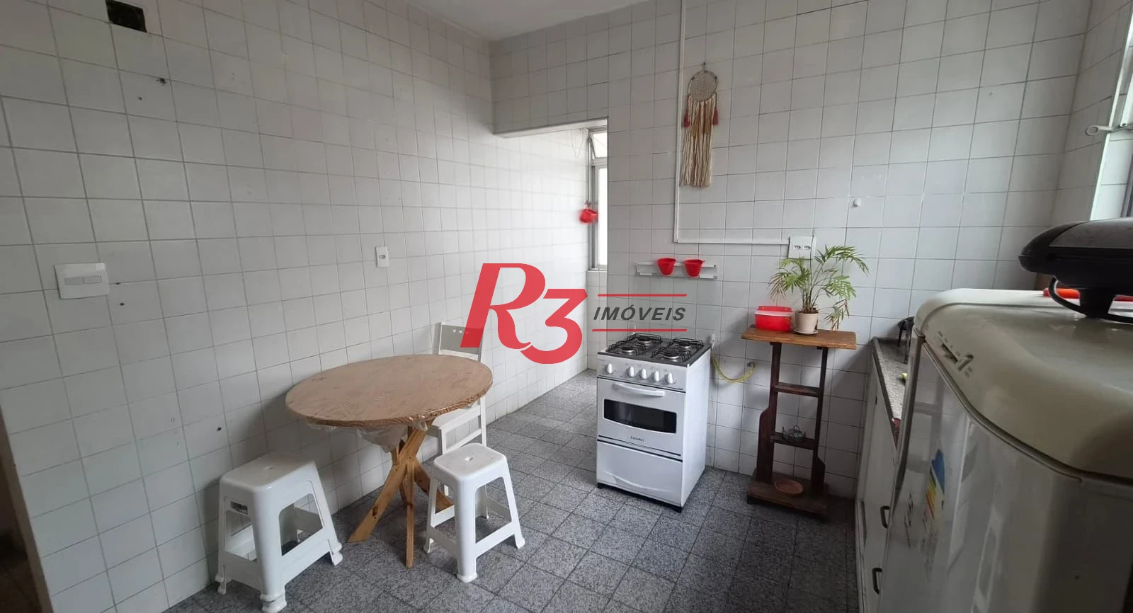 Apartamento com 2 dormitórios à venda, 75 m² por R$ 630.000,00 - Gonzaga - Santos/SP