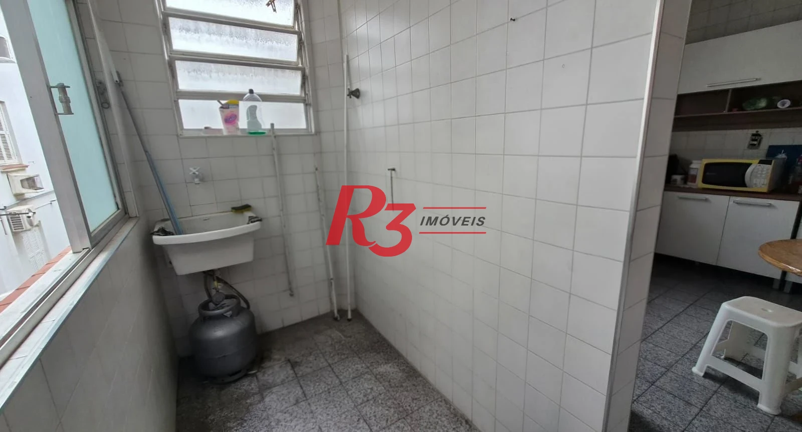 Apartamento com 2 dormitórios à venda, 75 m² por R$ 630.000,00 - Gonzaga - Santos/SP