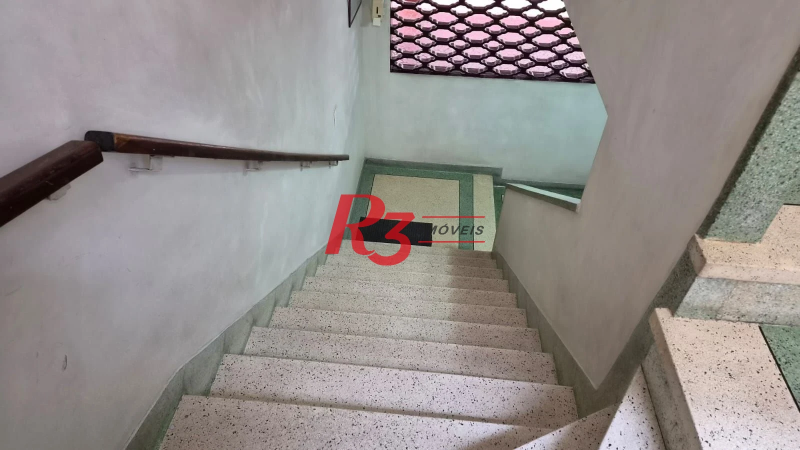 Apartamento com 2 dormitórios à venda, 75 m² por R$ 630.000,00 - Gonzaga - Santos/SP