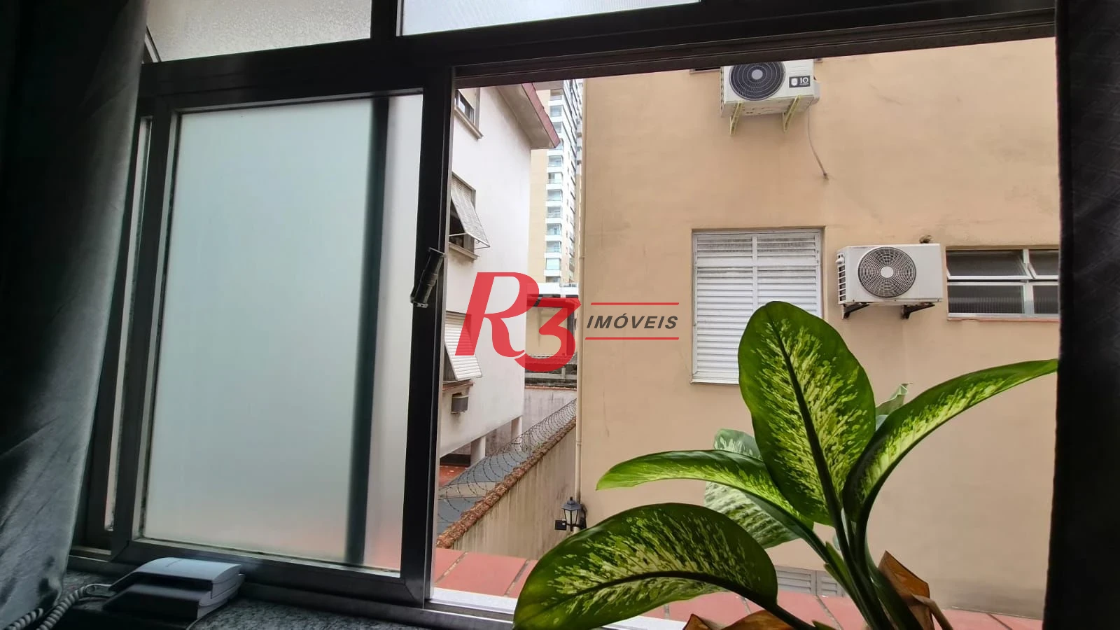 Apartamento com 2 dormitórios à venda, 75 m² por R$ 630.000,00 - Gonzaga - Santos/SP