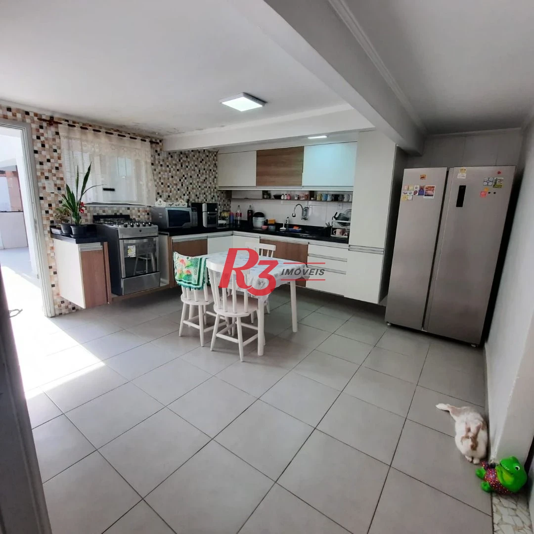 Sobrado com 2 dormitórios à venda, 180 m² por R$ 1.000.000,00 - Campo Grande - Santos/SP