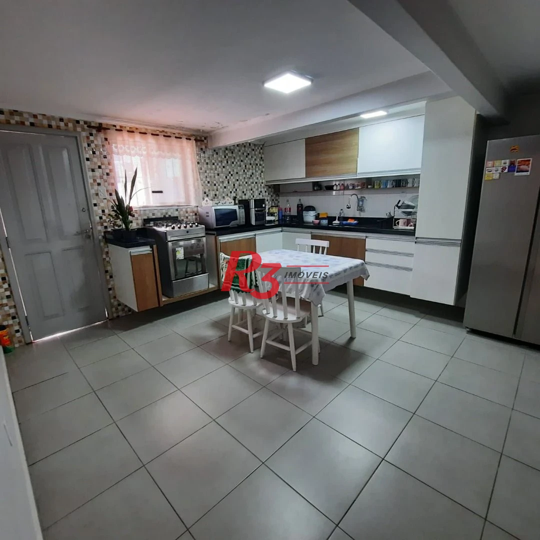 Sobrado com 2 dormitórios à venda, 180 m² por R$ 1.000.000,00 - Campo Grande - Santos/SP