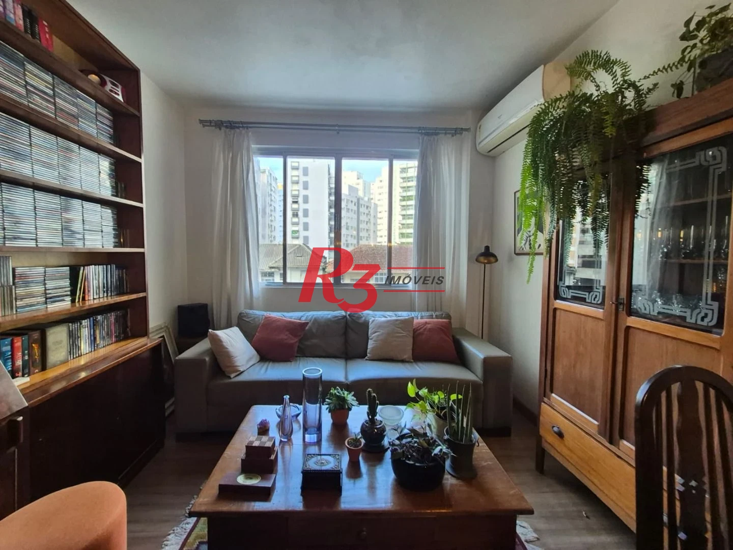 Oportunidade na orla da praia do Boqueirão, 1 quarto + dependência completa, 60 m², 1 vaga coletiva, 3 elevadores novos, elétrica do prédio nova!