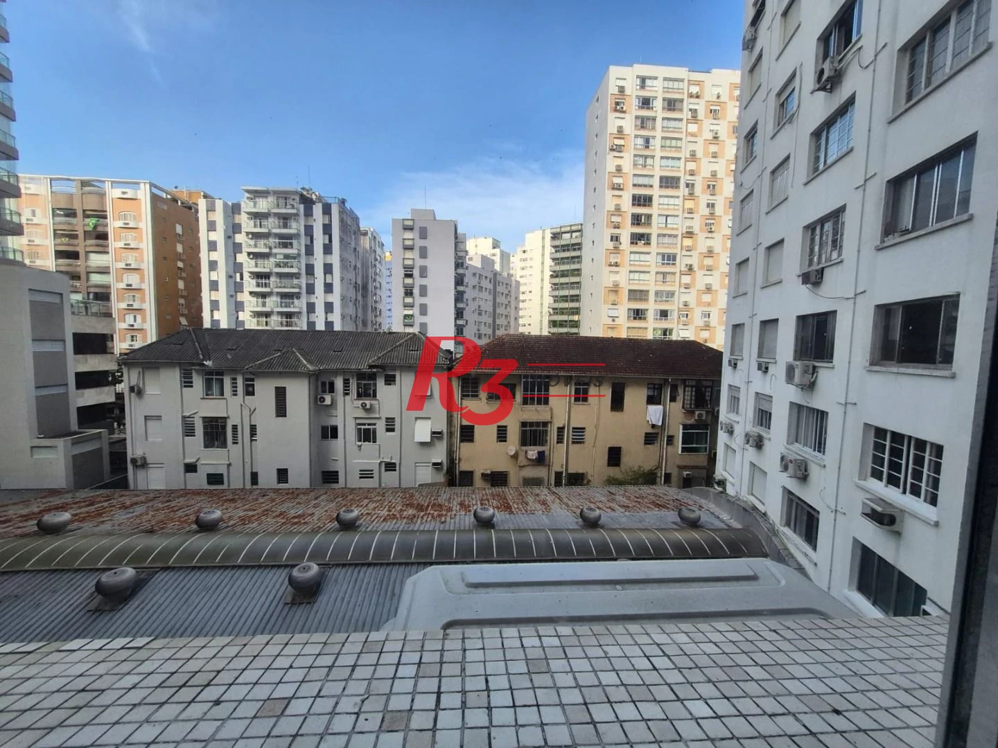 Oportunidade na orla da praia do Boqueirão, 1 quarto + dependência completa, 60 m², 1 vaga coletiva, 3 elevadores novos, elétrica do prédio nova!
