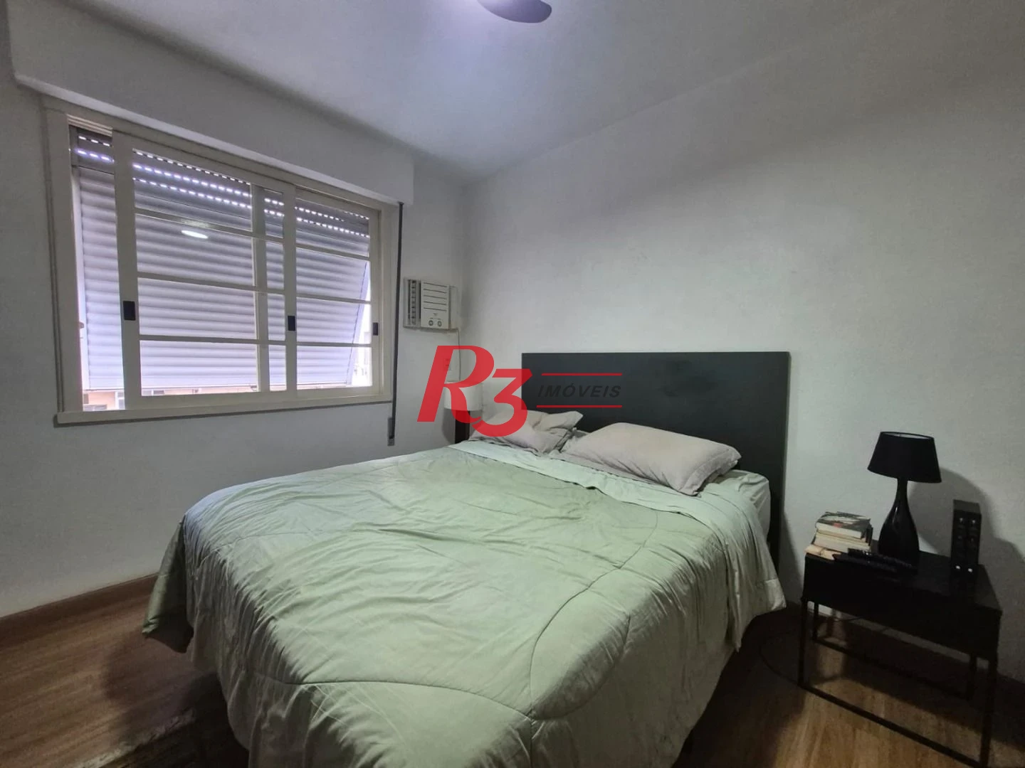 Oportunidade na orla da praia do Boqueirão, 1 quarto + dependência completa, 60 m², 1 vaga coletiva, 3 elevadores novos, elétrica do prédio nova!