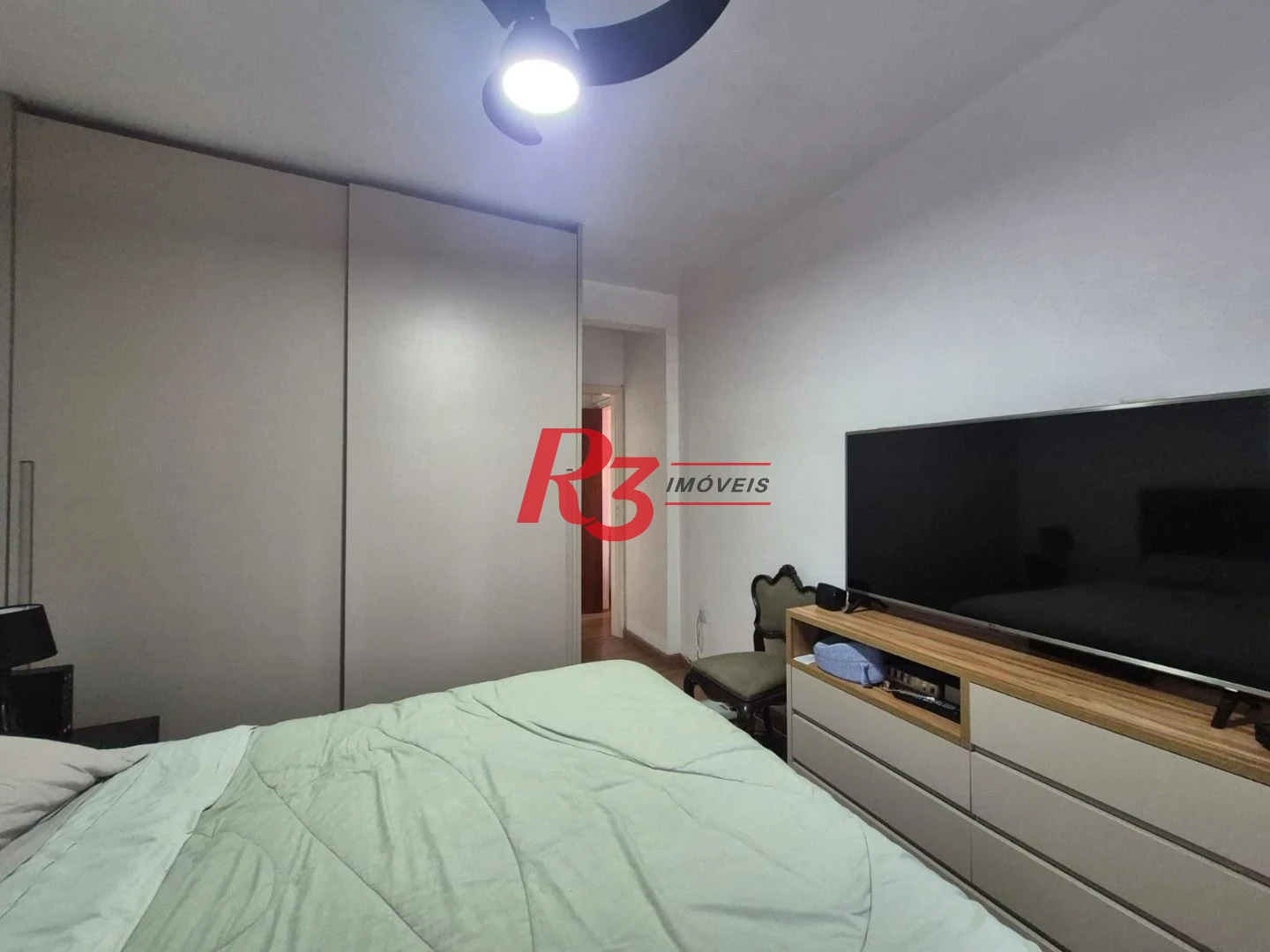 Oportunidade na orla da praia do Boqueirão, 1 quarto + dependência completa, 60 m², 1 vaga coletiva, 3 elevadores novos, elétrica do prédio nova!