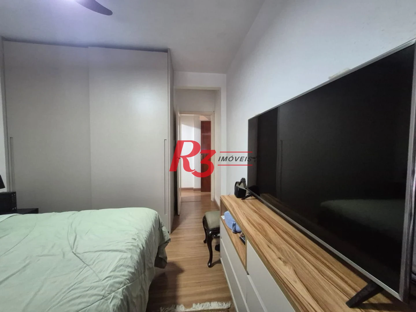 Oportunidade na orla da praia do Boqueirão, 1 quarto + dependência completa, 60 m², 1 vaga coletiva, 3 elevadores novos, elétrica do prédio nova!