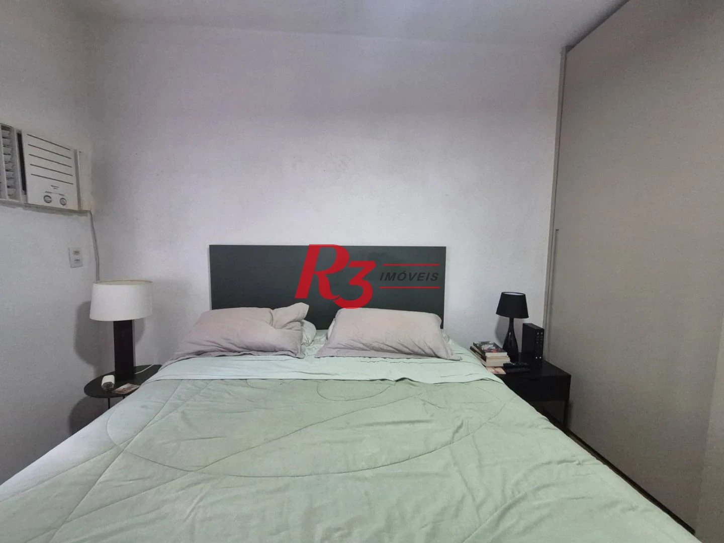 Oportunidade na orla da praia do Boqueirão, 1 quarto + dependência completa, 60 m², 1 vaga coletiva, 3 elevadores novos, elétrica do prédio nova!
