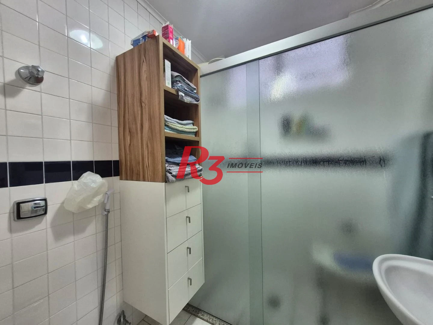 Oportunidade na orla da praia do Boqueirão, 1 quarto + dependência completa, 60 m², 1 vaga coletiva, 3 elevadores novos, elétrica do prédio nova!