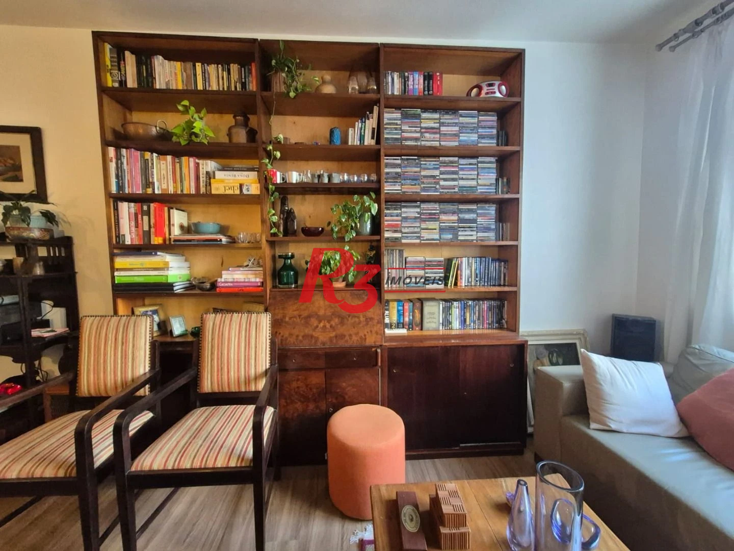Oportunidade na orla da praia do Boqueirão, 1 quarto + dependência completa, 60 m², 1 vaga coletiva, 3 elevadores novos, elétrica do prédio nova!