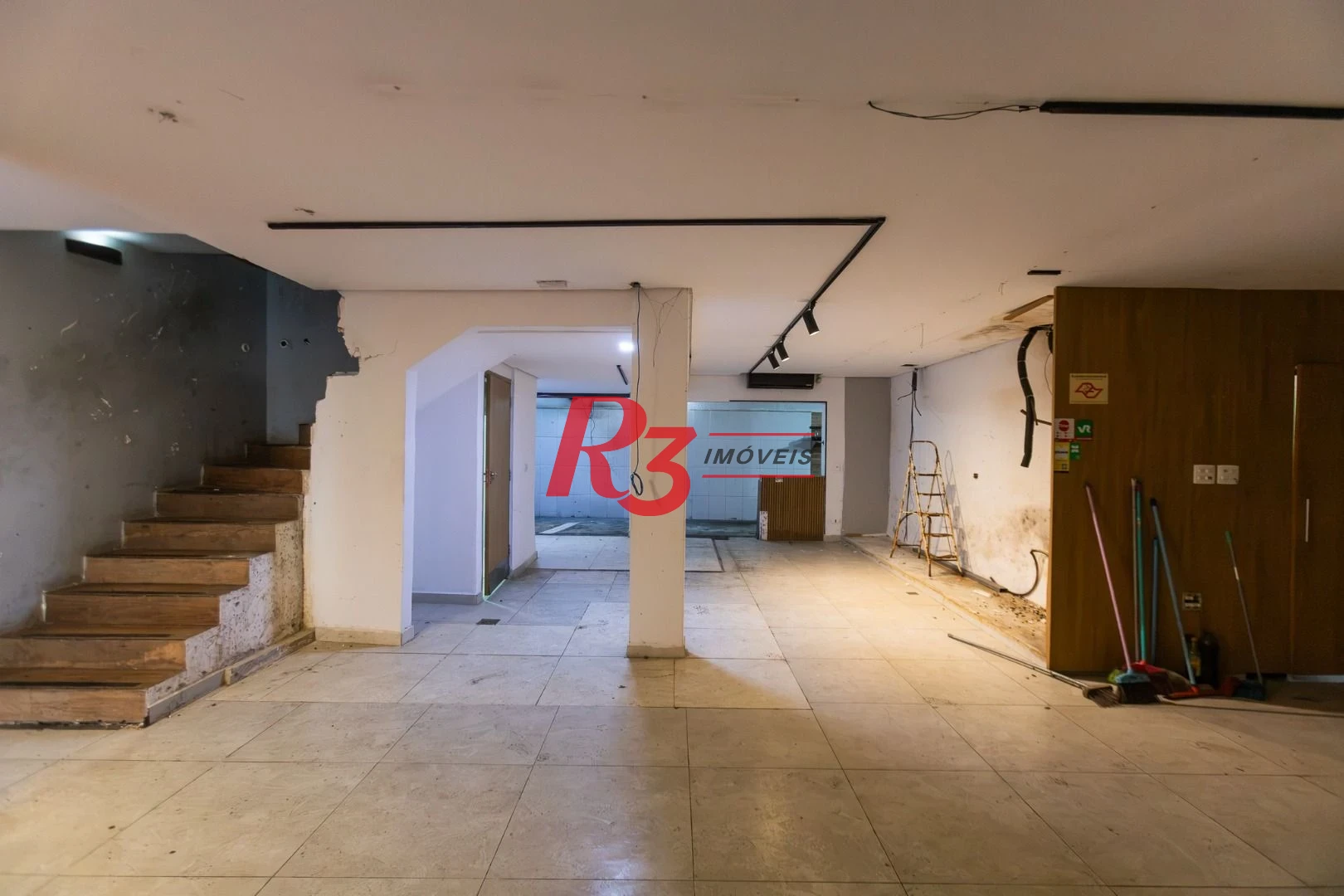Loja para alugar, 76 m² por R$ 6.000,00/mês - Embaré - Santos/SP