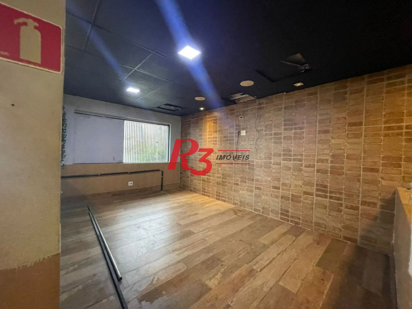 Loja para alugar, 76 m² por R$ 6.000,00/mês - Embaré - Santos/SP