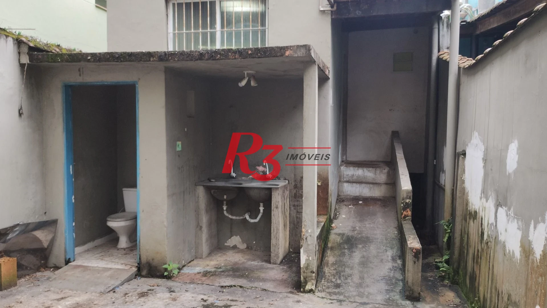 Casa com 3 dormitórios para alugar, 127 m² por R$ 6.424,34/mês - Boqueirão - Santos/SP