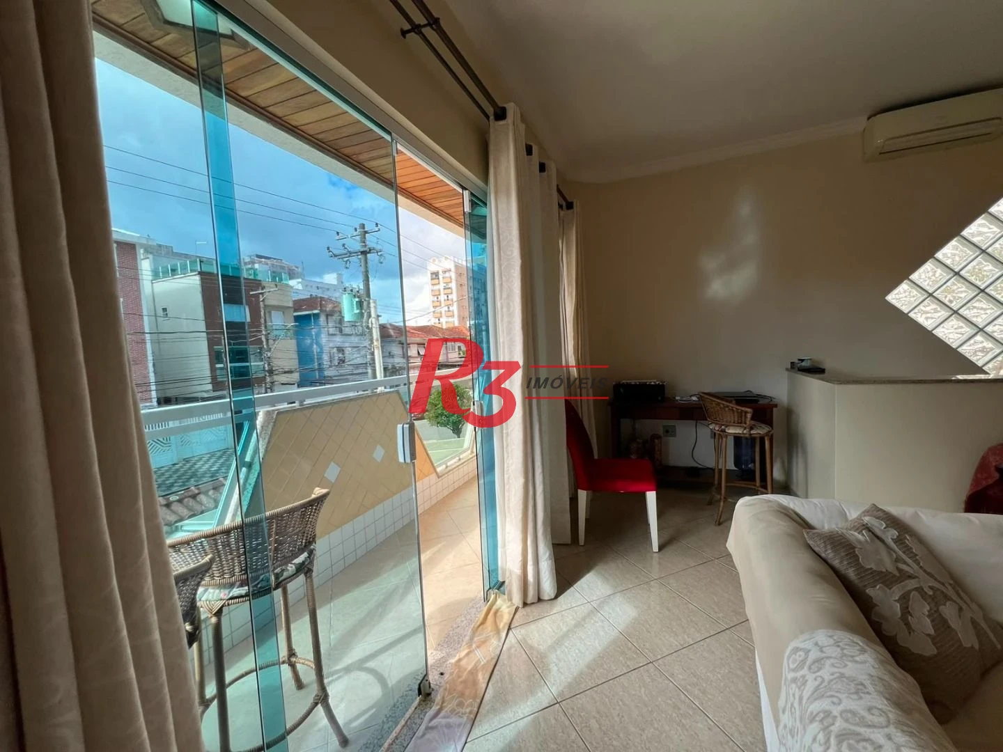 Sobrado com 3 dormitórios à venda, 164 m² por R$ 1.125.000,00 - Marapé - Santos/SP