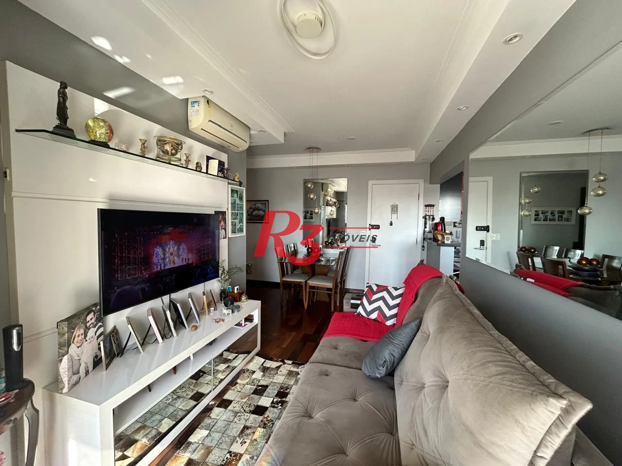 Apartamento com 2 dormitórios à venda, 64 m² por R$ 780.000,00 - Gonzaga - Santos/SP