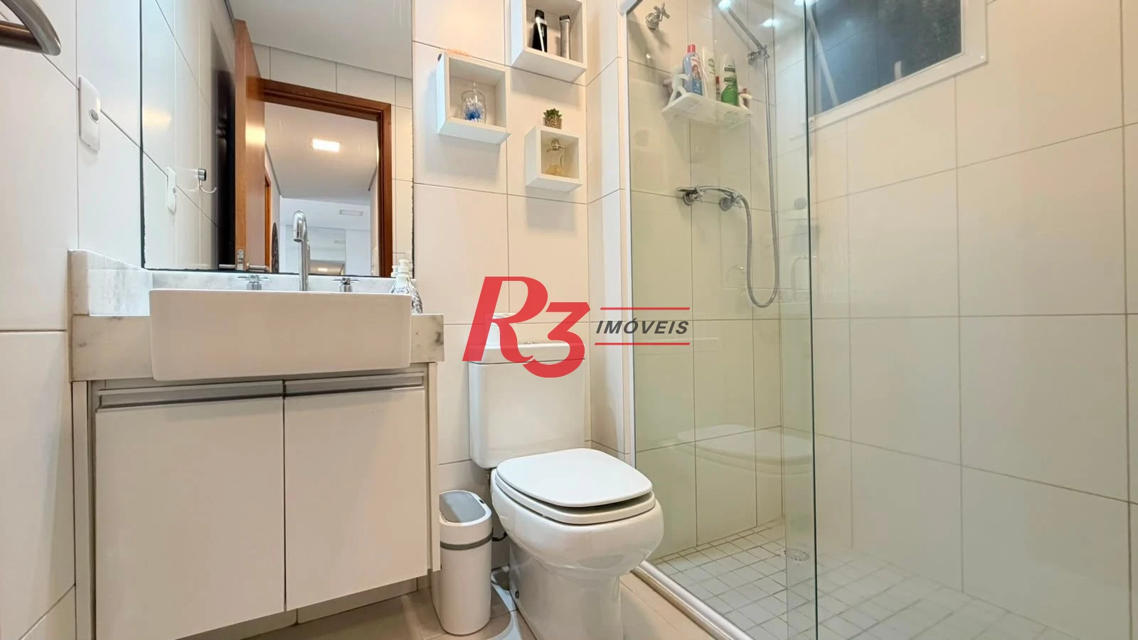 Apartamento com 2 dormitórios à venda, 54 m² por R$ 640.000,00 - Vila Matias - Santos/SP