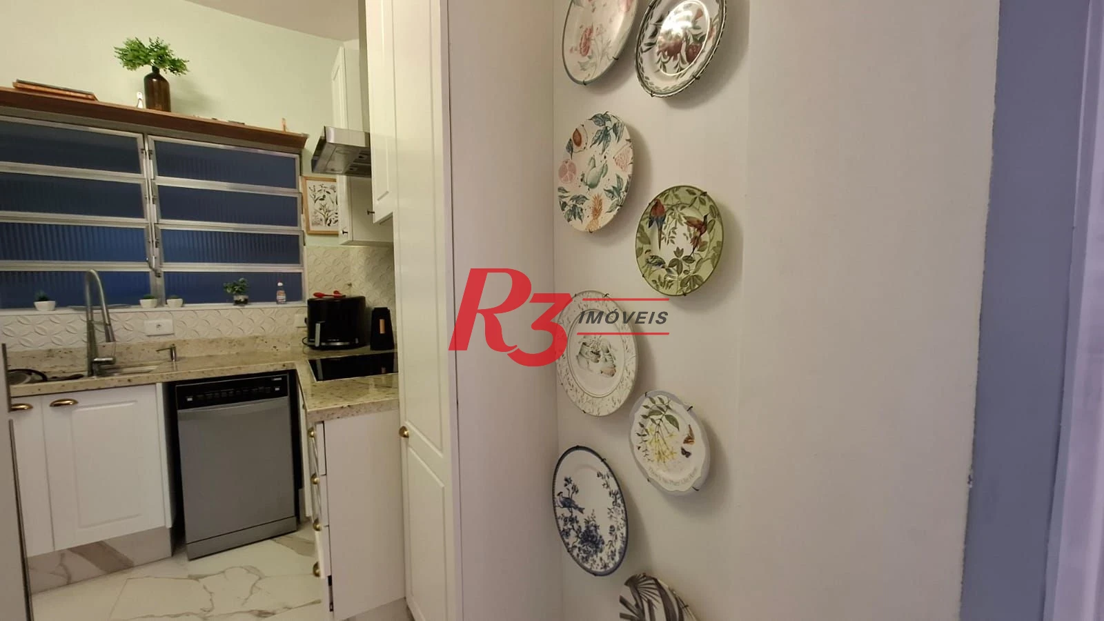 Apartamento com 3 dormitórios à venda, 103 m² por R$ 700.000,00 - Campo Grande - Santos/SP