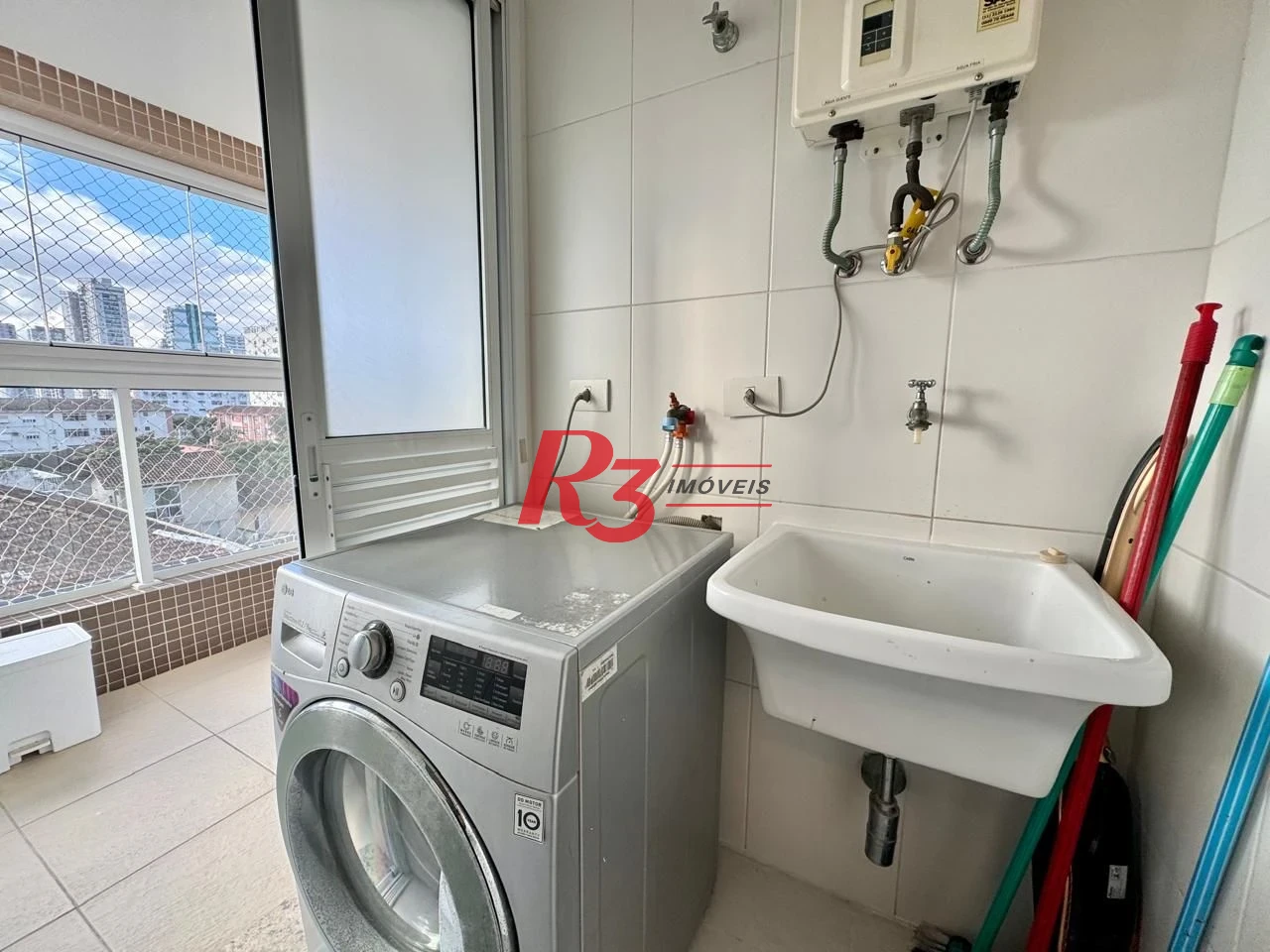 Apartamento com 2 dormitórios à venda, 70 m² por R$ 1.080.000,00 - Gonzaga - Santos/SP