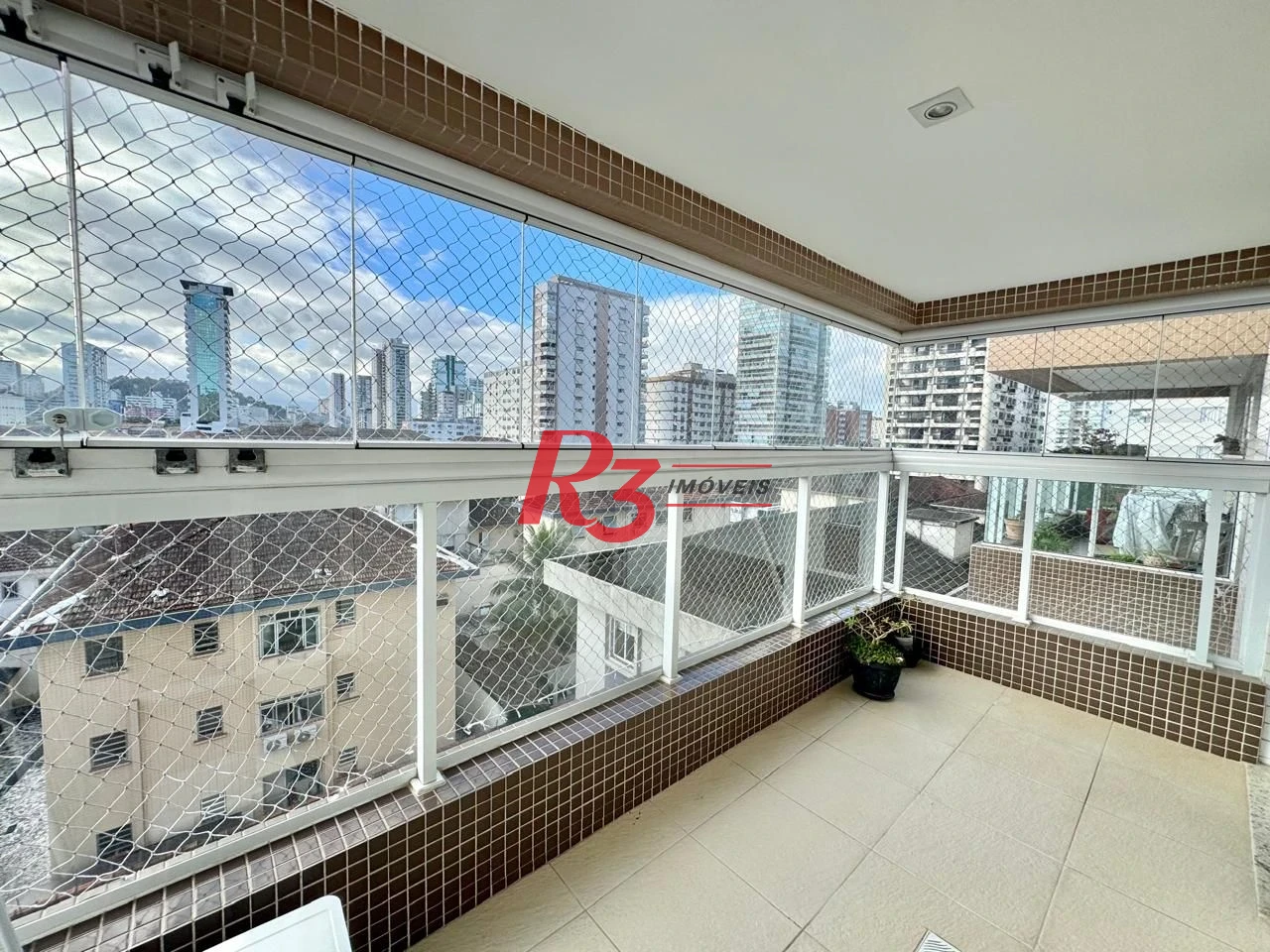 Apartamento com 2 dormitórios à venda, 70 m² por R$ 1.080.000,00 - Gonzaga - Santos/SP
