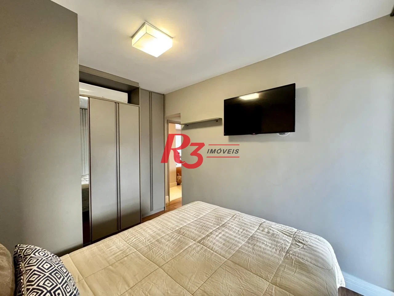Apartamento com 2 dormitórios à venda, 70 m² por R$ 1.080.000,00 - Gonzaga - Santos/SP