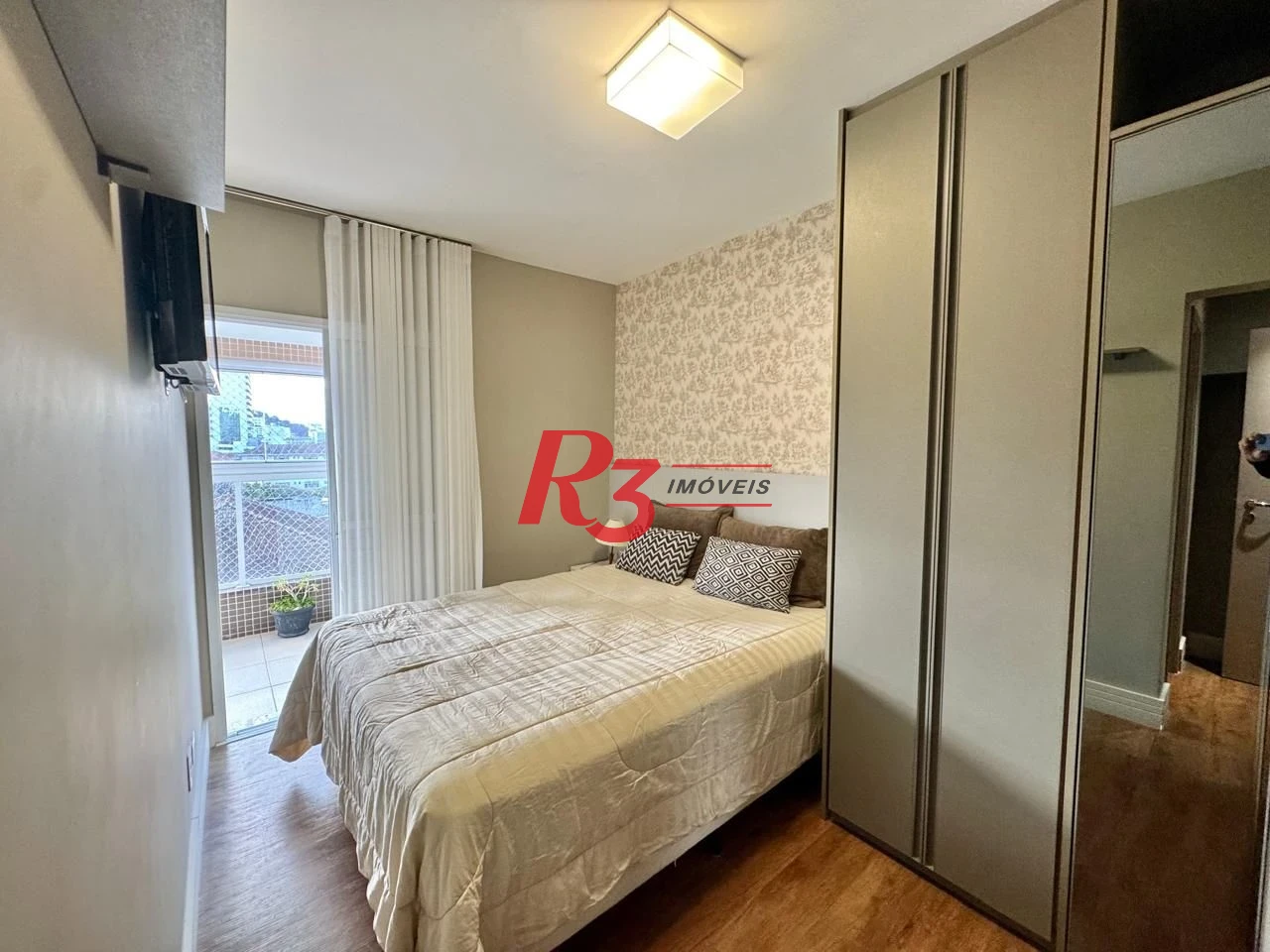 Apartamento com 2 dormitórios à venda, 70 m² por R$ 1.080.000,00 - Gonzaga - Santos/SP