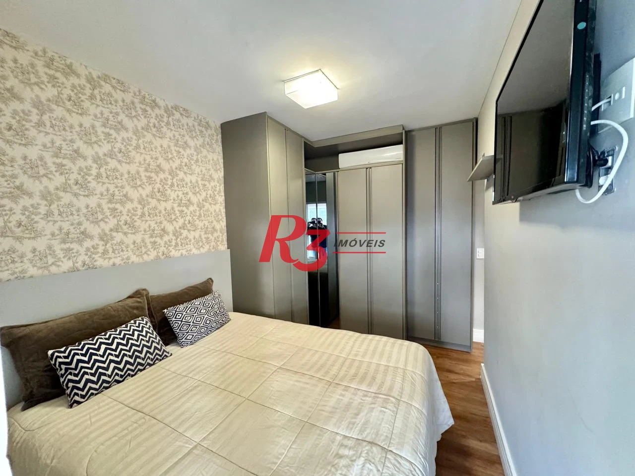 Apartamento com 2 dormitórios à venda, 70 m² por R$ 1.080.000,00 - Gonzaga - Santos/SP