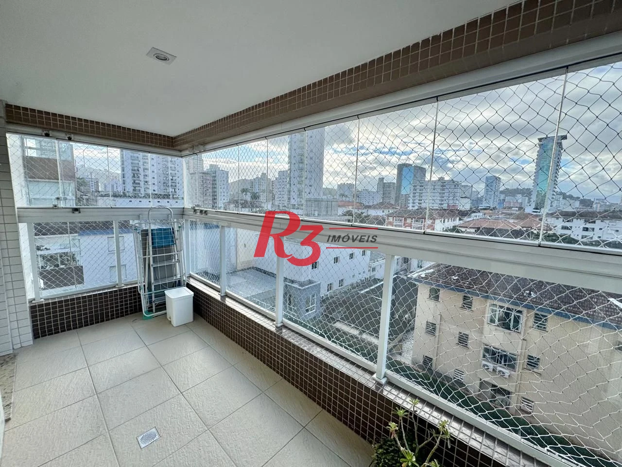 Apartamento com 2 dormitórios à venda, 70 m² por R$ 1.080.000,00 - Gonzaga - Santos/SP