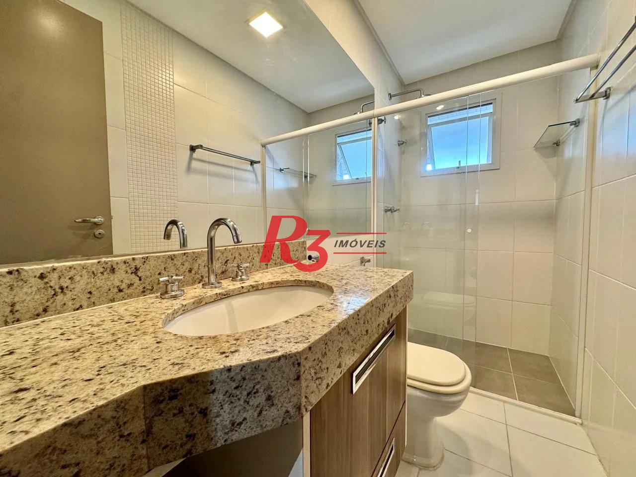 Apartamento com 2 dormitórios à venda, 70 m² por R$ 1.080.000,00 - Gonzaga - Santos/SP