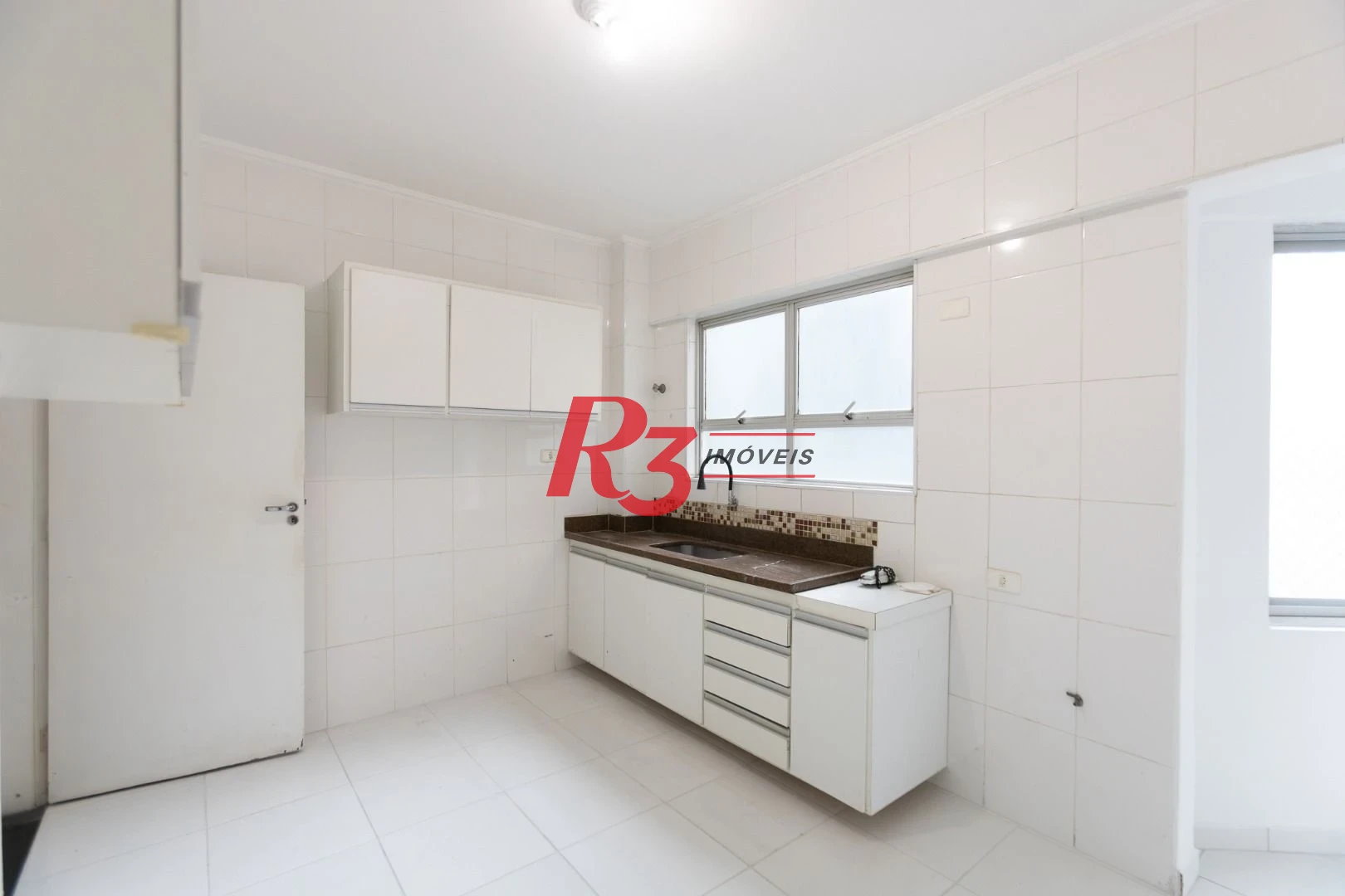 Apartamento com 2 dormitórios à venda, 83 m² por R$ 535.000,00 - Gonzaga - Santos/SP