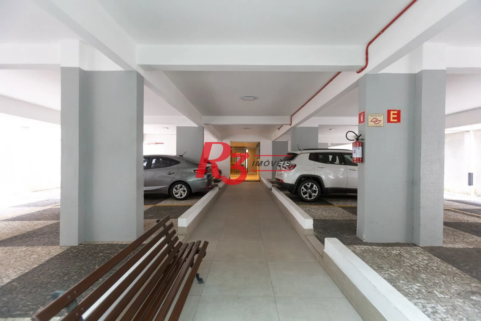 Apartamento com 2 dormitórios à venda, 83 m² por R$ 535.000,00 - Gonzaga - Santos/SP