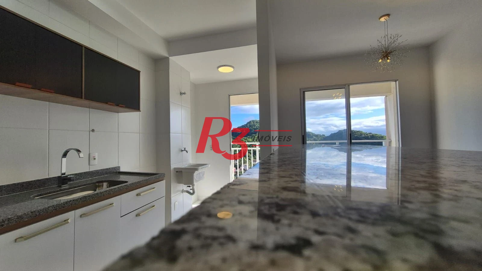 Oportunidade! Apartamento de 2 quartos em Santos com sacada vista livre, andar alto, lazer completo, 1 vaga, 380 mil, oportunidade!