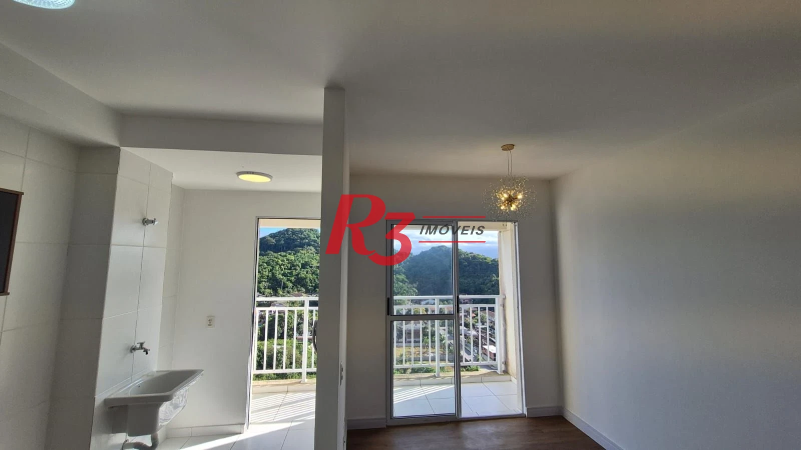 Oportunidade! Apartamento de 2 quartos em Santos com sacada vista livre, andar alto, lazer completo, 1 vaga, 380 mil, oportunidade!