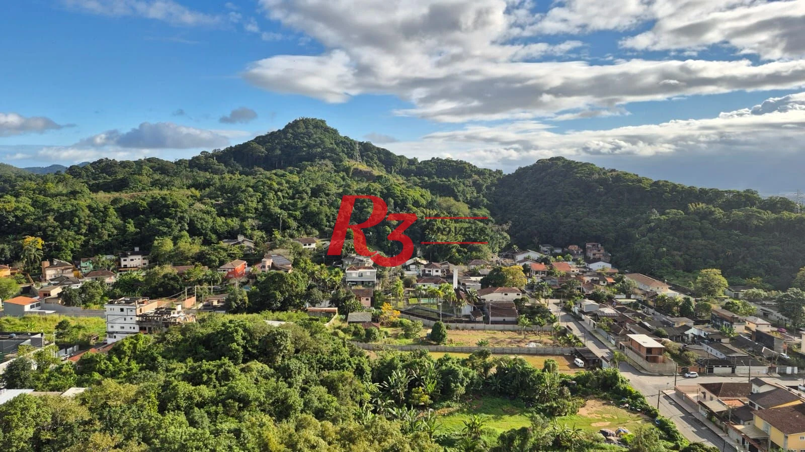 Oportunidade! Apartamento de 2 quartos em Santos com sacada vista livre, andar alto, lazer completo, 1 vaga, 380 mil, oportunidade!