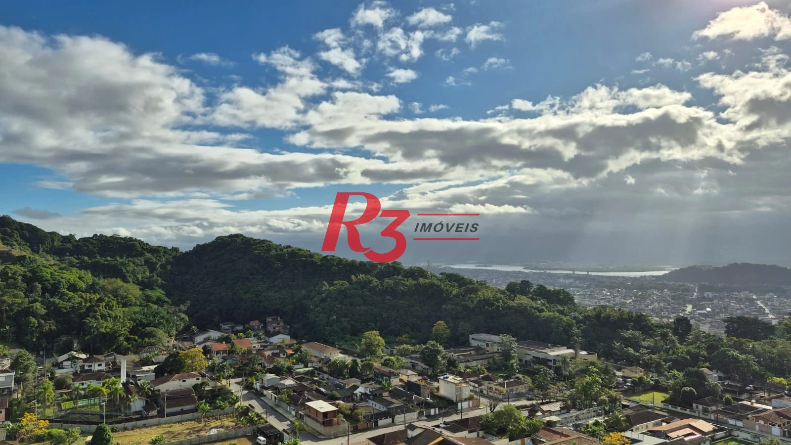 Oportunidade! Apartamento de 2 quartos em Santos com sacada vista livre, andar alto, lazer completo, 1 vaga, 380 mil, oportunidade!