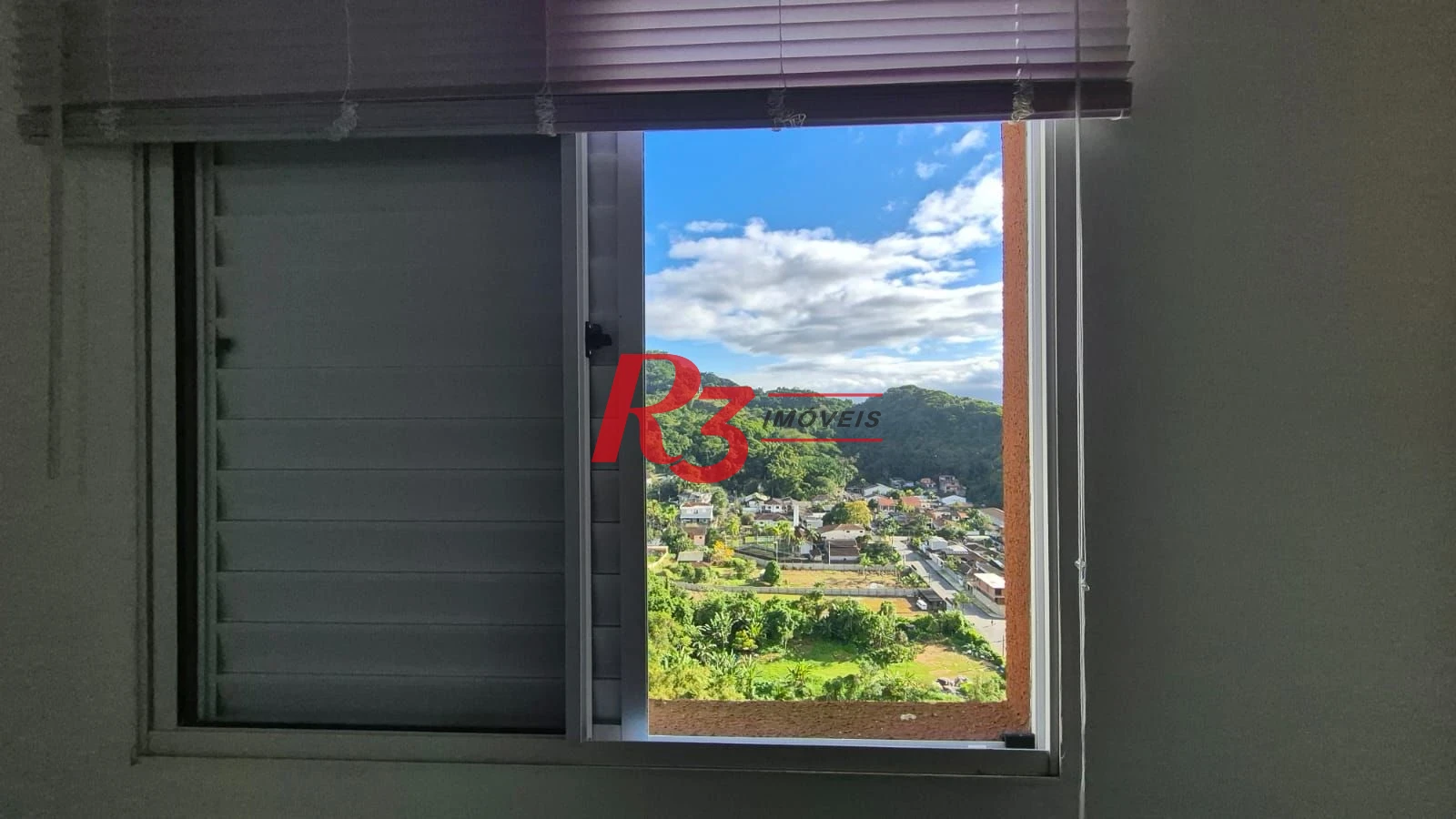 Oportunidade! Apartamento de 2 quartos em Santos com sacada vista livre, andar alto, lazer completo, 1 vaga, 380 mil, oportunidade!