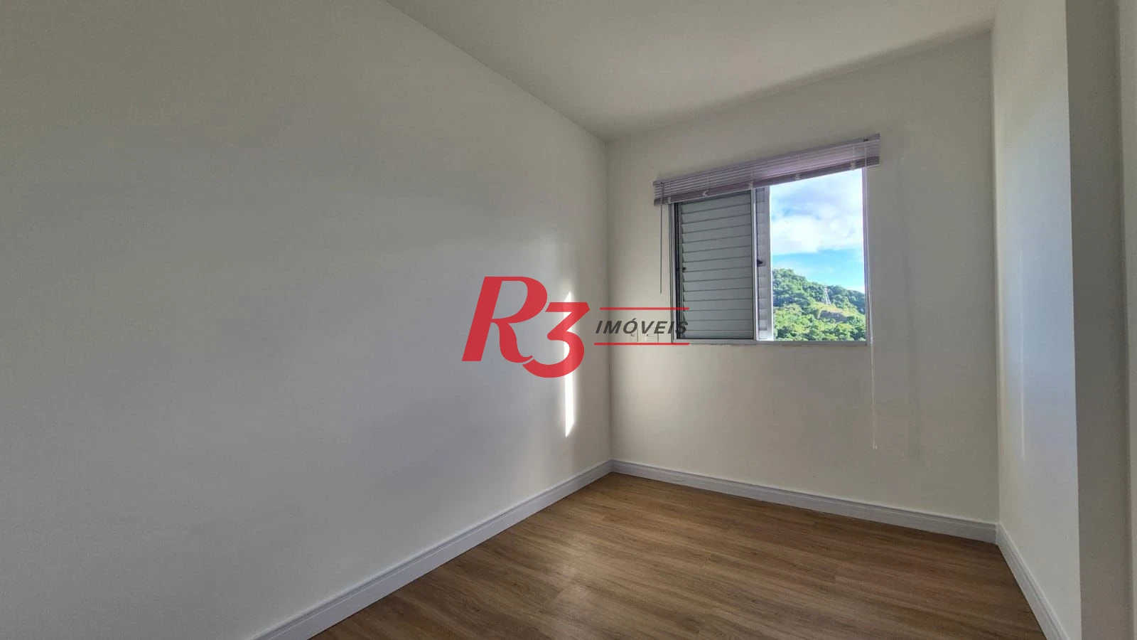 Oportunidade! Apartamento de 2 quartos em Santos com sacada vista livre, andar alto, lazer completo, 1 vaga, 380 mil, oportunidade!
