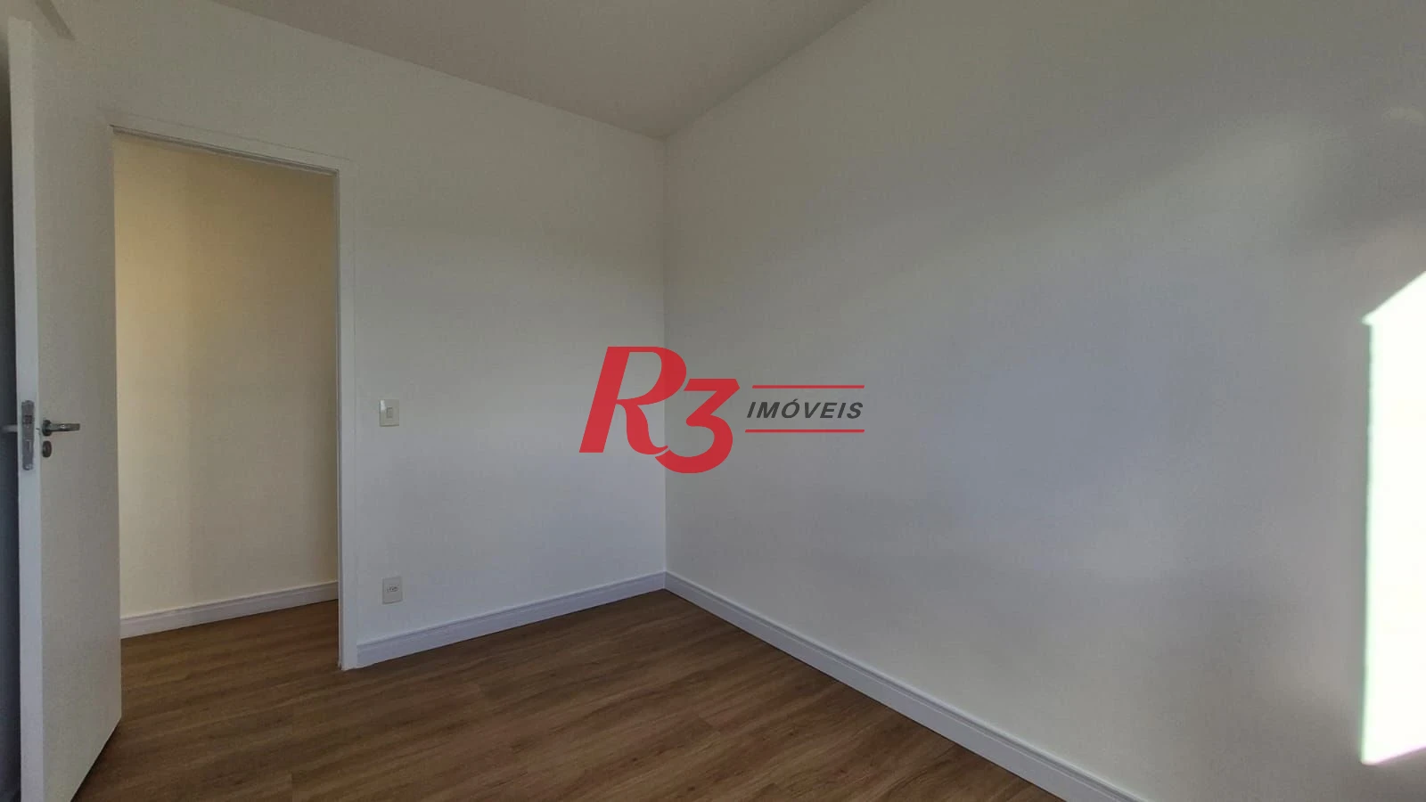 Oportunidade! Apartamento de 2 quartos em Santos com sacada vista livre, andar alto, lazer completo, 1 vaga, 380 mil, oportunidade!