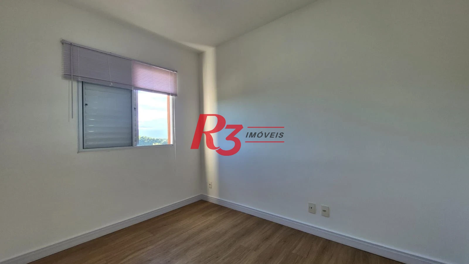 Oportunidade! Apartamento de 2 quartos em Santos com sacada vista livre, andar alto, lazer completo, 1 vaga, 380 mil, oportunidade!