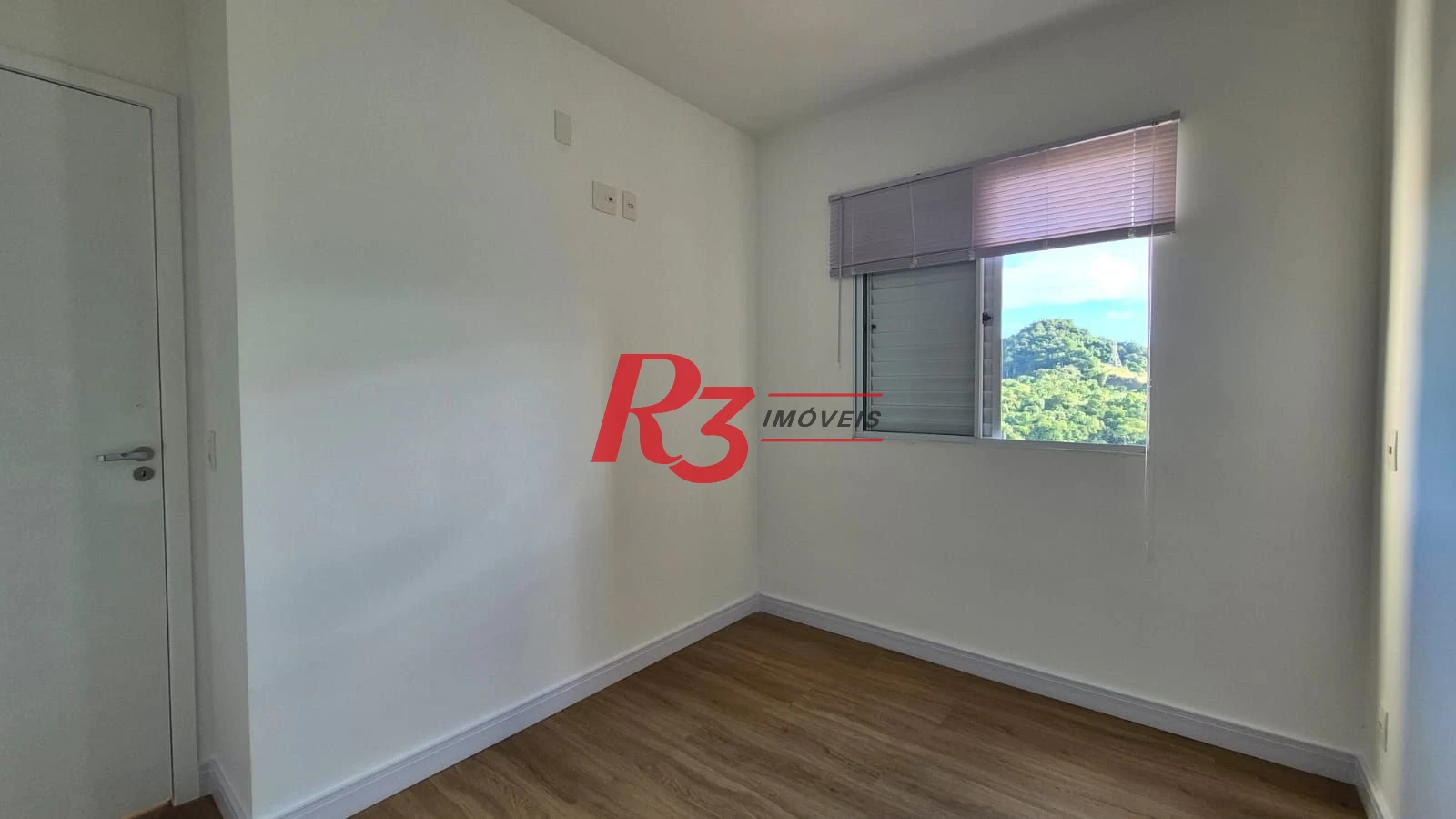 Oportunidade! Apartamento de 2 quartos em Santos com sacada vista livre, andar alto, lazer completo, 1 vaga, 380 mil, oportunidade!