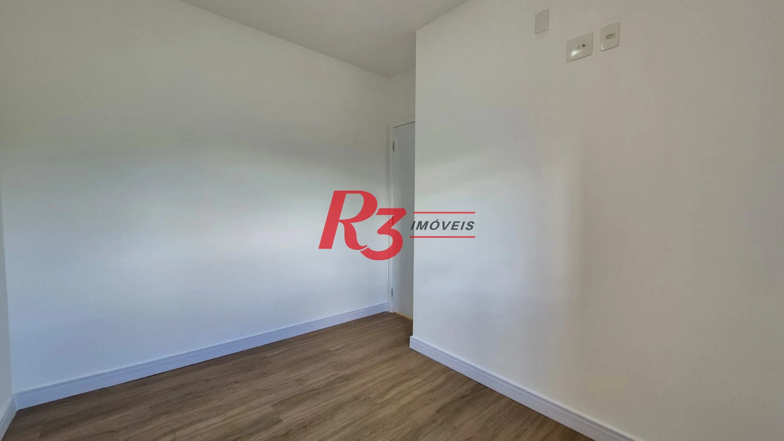 Oportunidade! Apartamento de 2 quartos em Santos com sacada vista livre, andar alto, lazer completo, 1 vaga, 380 mil, oportunidade!
