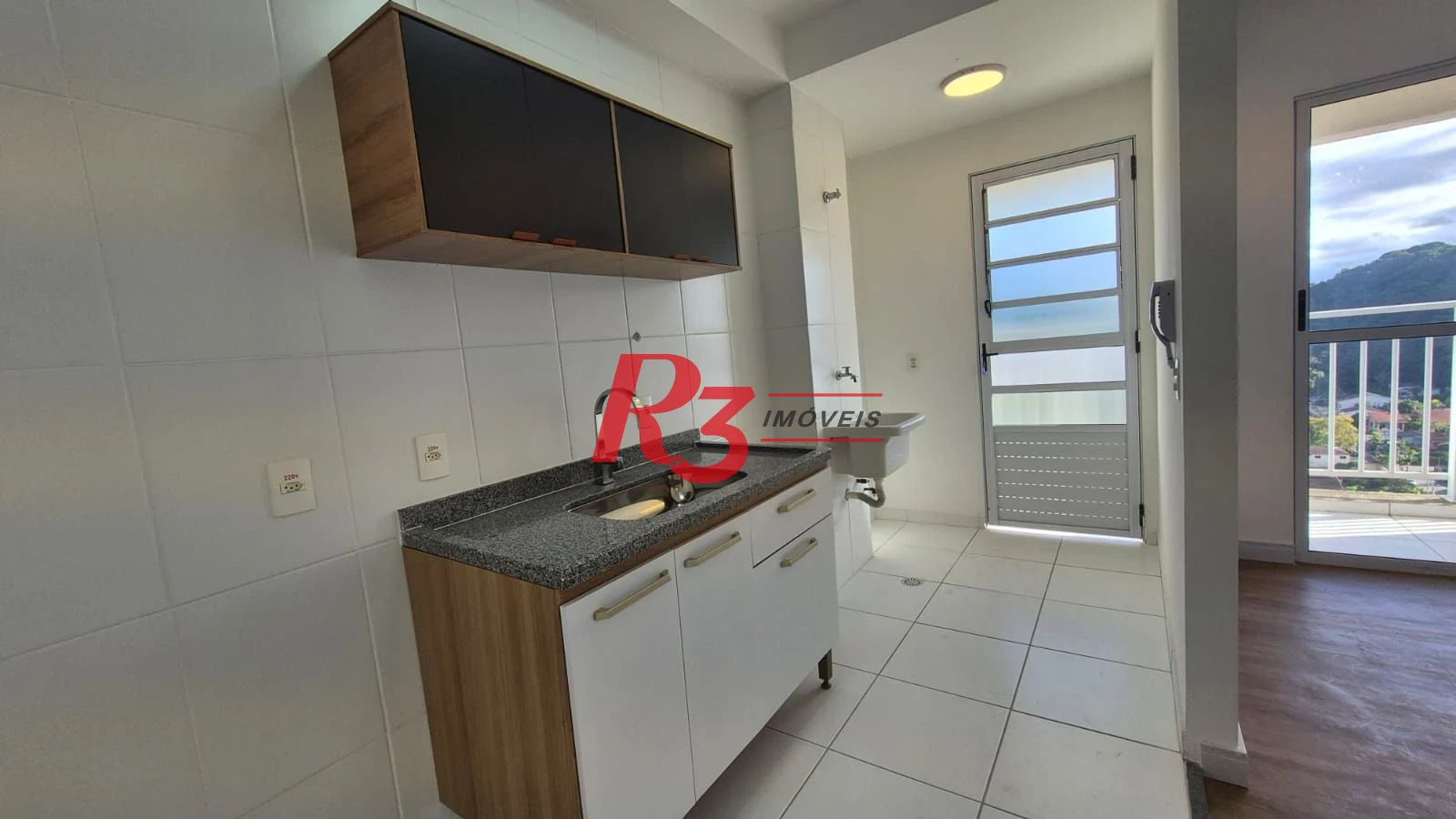 Oportunidade! Apartamento de 2 quartos em Santos com sacada vista livre, andar alto, lazer completo, 1 vaga, 380 mil, oportunidade!