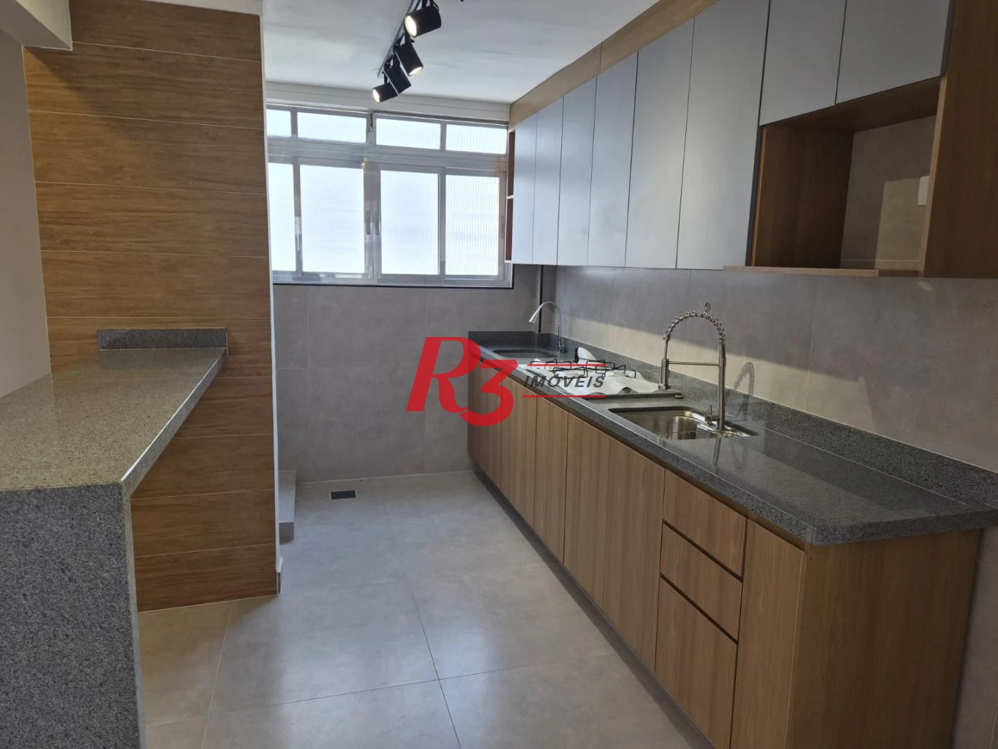 Apartamento com 2 dormitórios à venda, 99 m² por R$ 570.000,00 - Gonzaga - Santos/SP